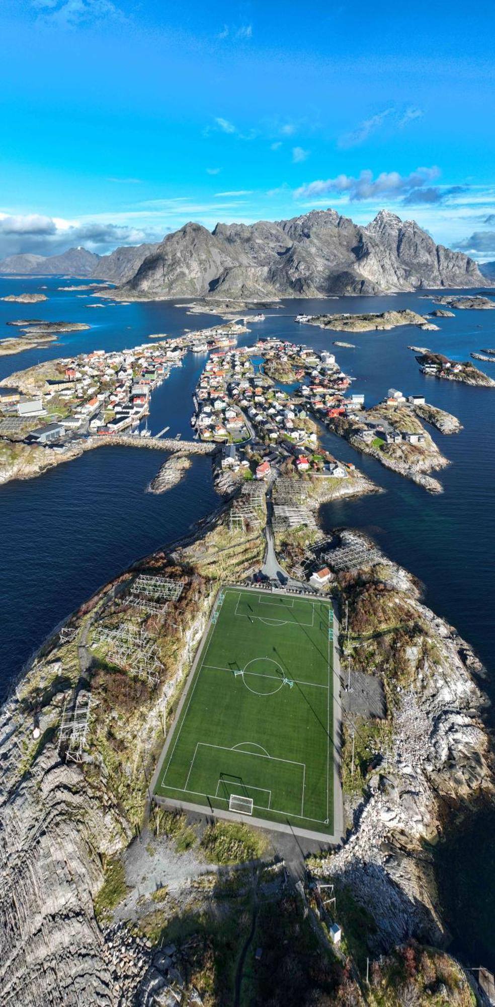 New And Modern Apartment In Henningsvaer Bagian luar foto