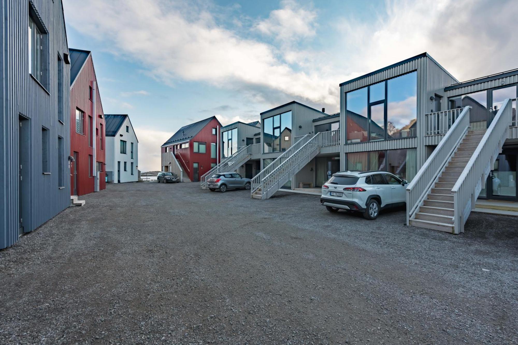 New And Modern Apartment In Henningsvaer Bagian luar foto