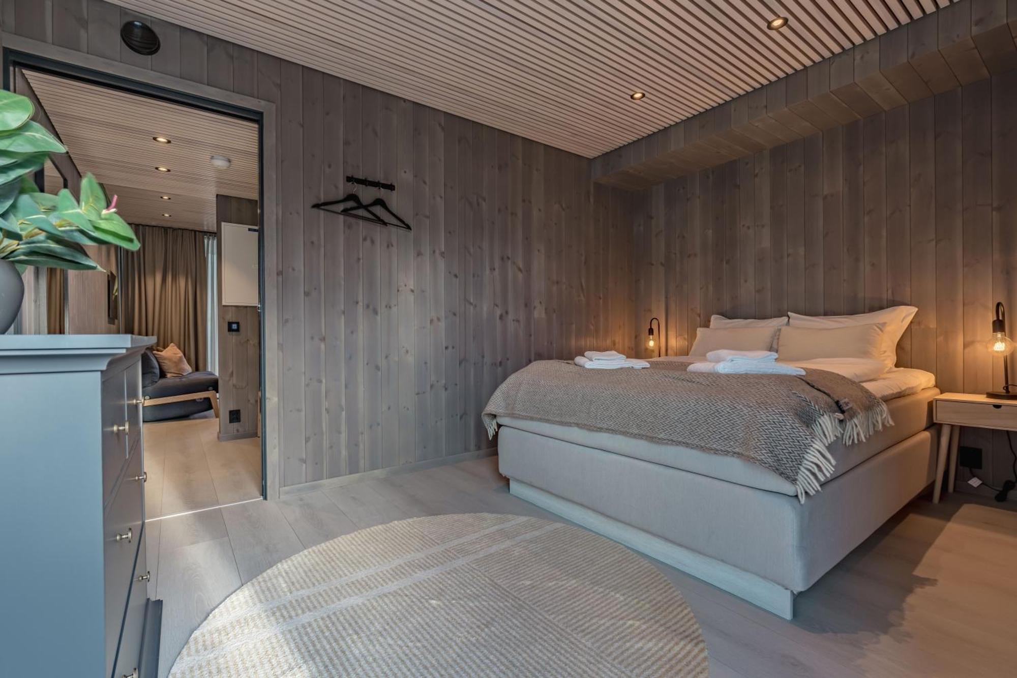 New And Modern Apartment In Henningsvaer Bagian luar foto