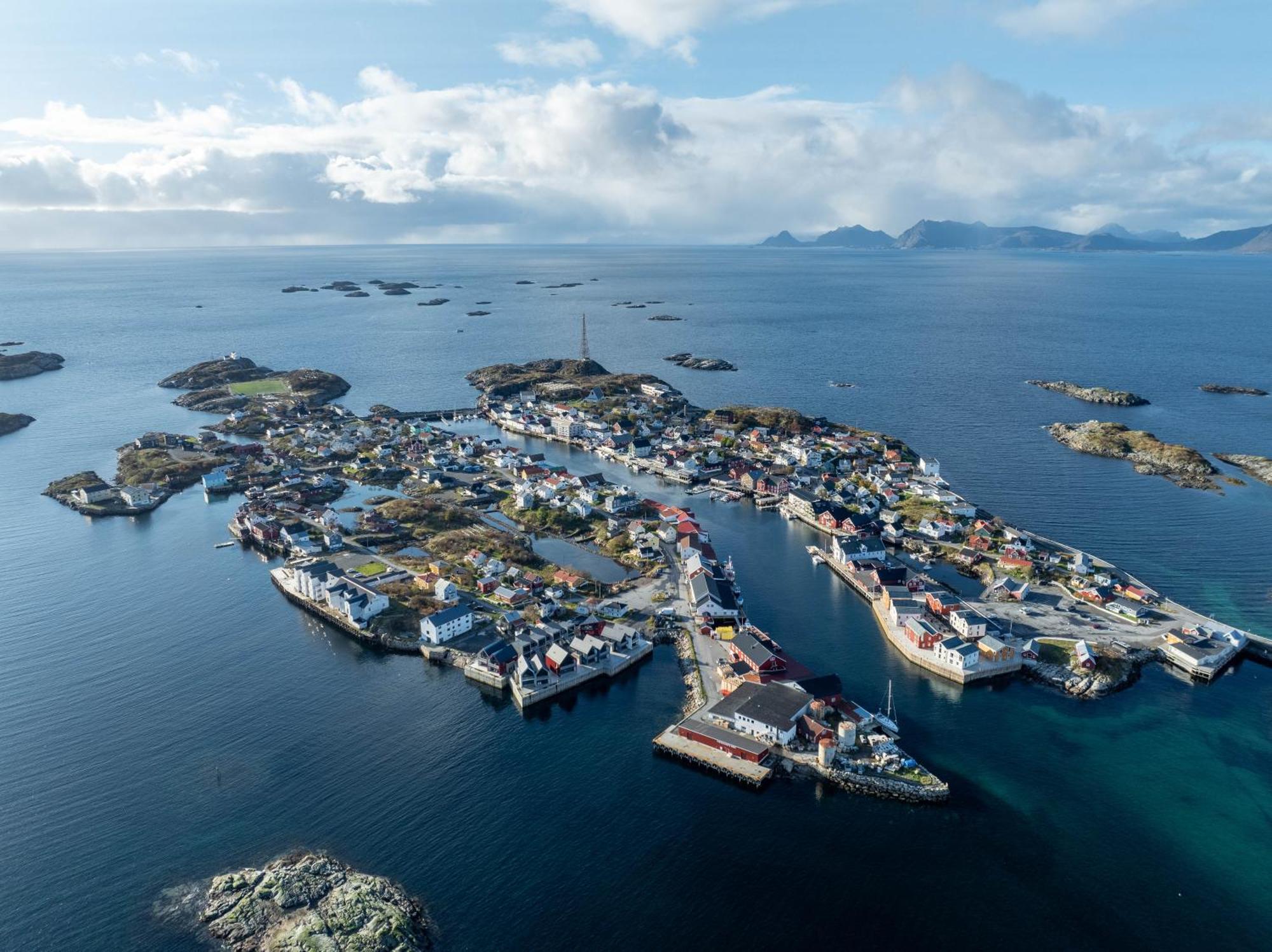 New And Modern Apartment In Henningsvaer Bagian luar foto