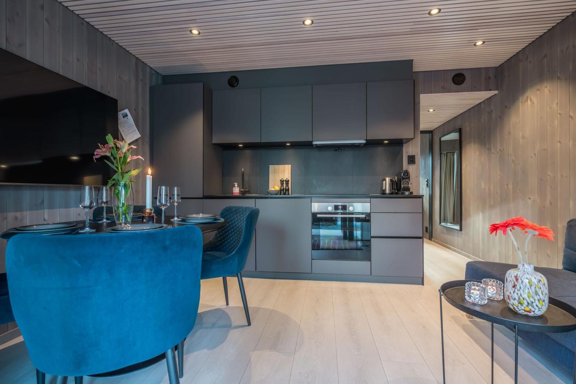 New And Modern Apartment In Henningsvaer Bagian luar foto